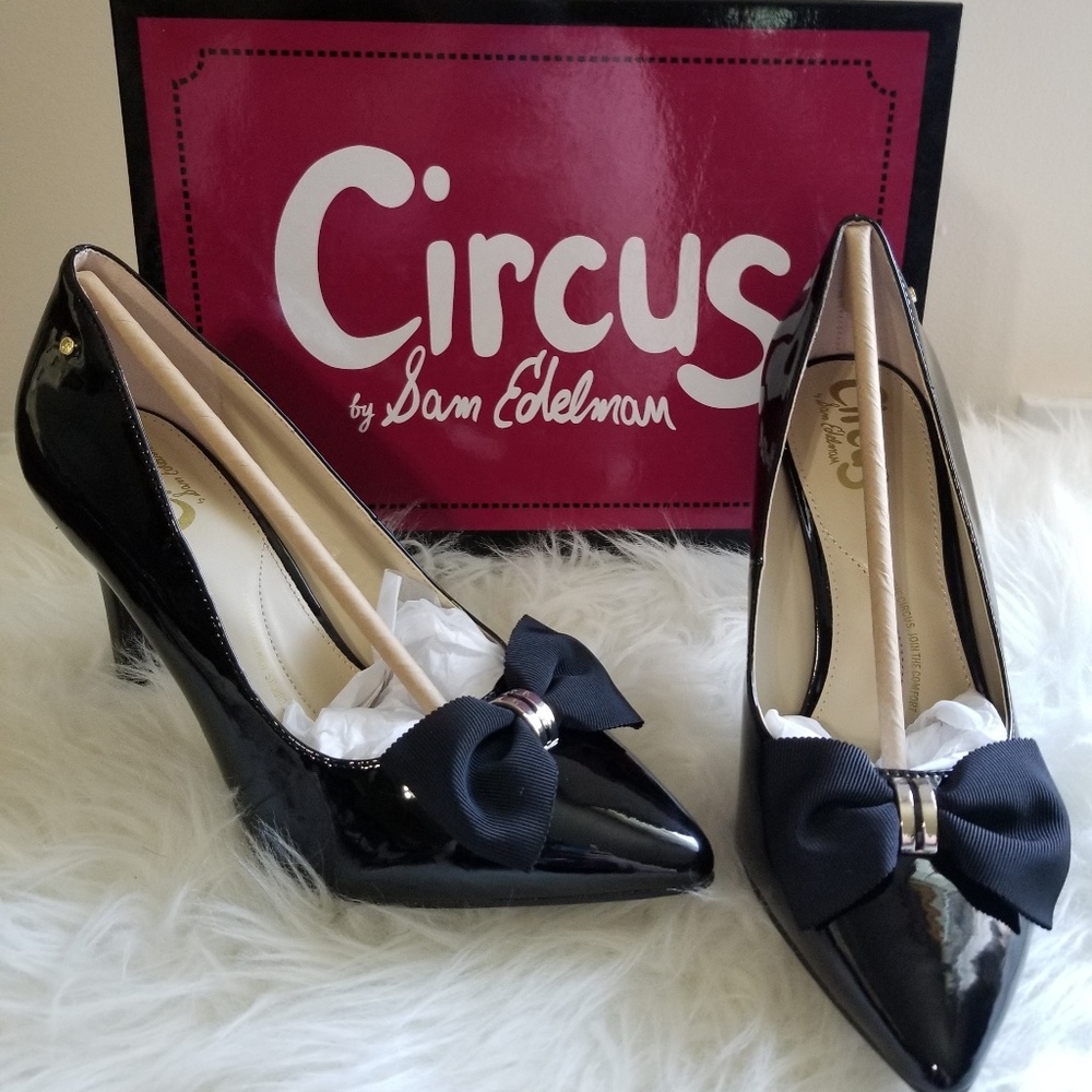 Stunning black bow heels -7W Torrid